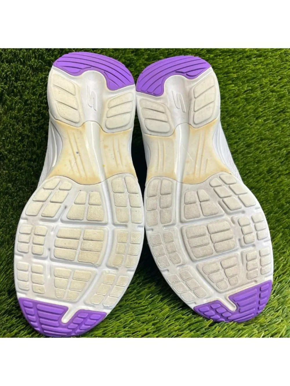Skechers Go Run Arch Fit-Skyway Womens Size 8 White Running Shoes Sneakers